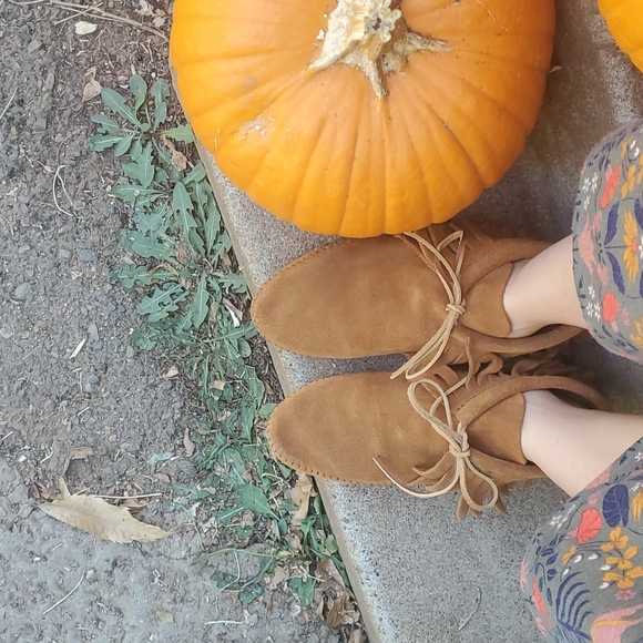 Minnetonka Moccasins 8.5 - Picture 8 of 9